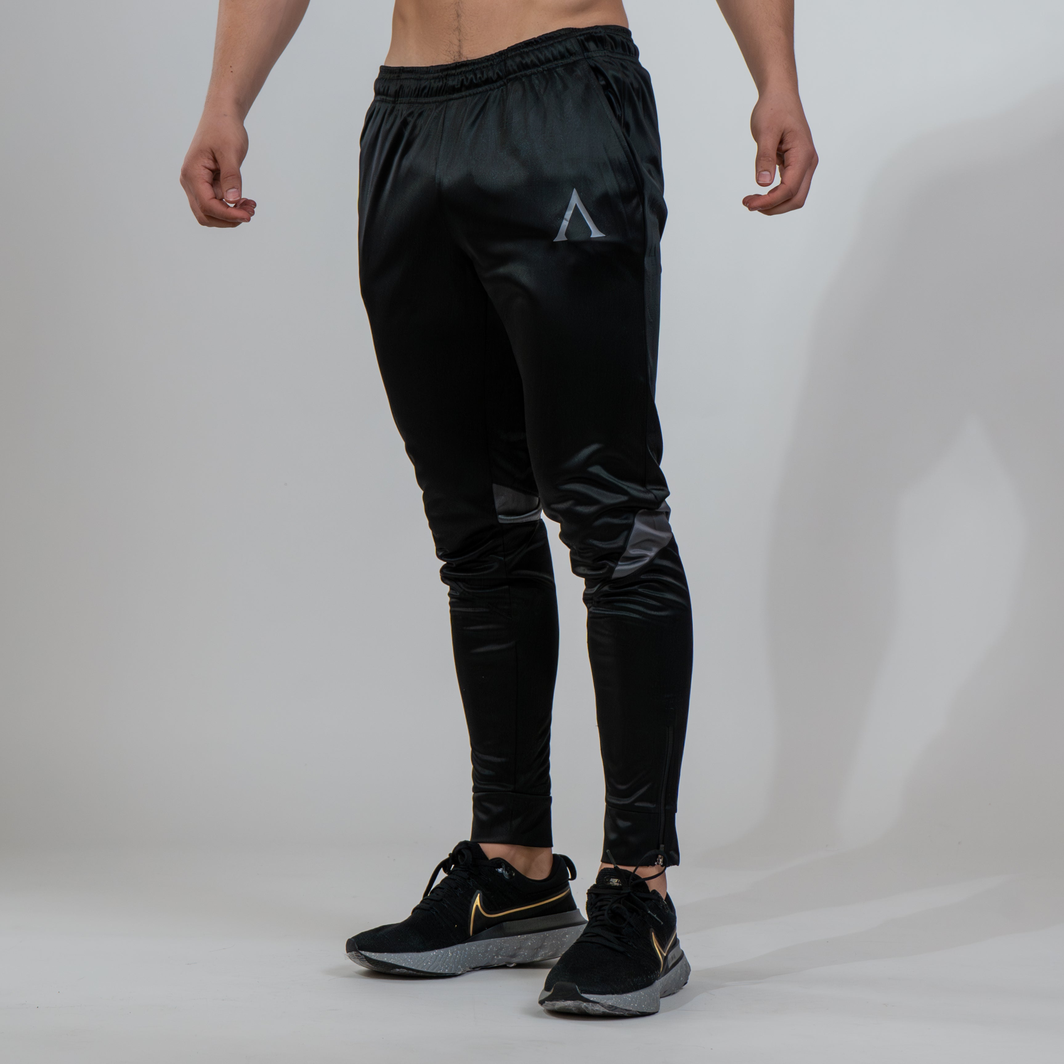 BASIC JOGGER - BLACK EDITION